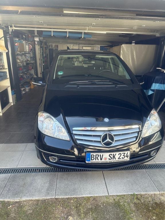 Schwarz Gebraucht 2011 Mercedes A180 Van / Kleinbus | 3.350 € (Guter Preis) - Bild 1/4