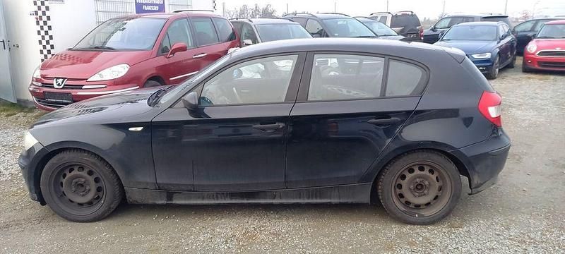 Gebraucht BMW 118 122 PS (89 kW) 2006 Schwarz Kleinwagen