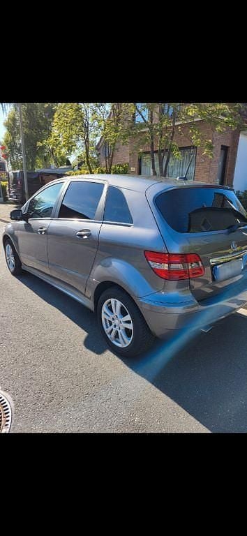Gebraucht Mercedes B180 116 PS (85 kW) 2009 Grau Van / Kleinbus