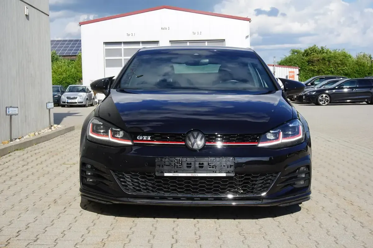 Gebraucht VW Golf VII Sound 230 PS (169 kW) 2017 Deep black perleffekt Kleinwagen