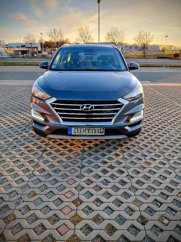Grau Gebraucht 2019 Hyundai Tucson SUV | 14.500 € (Guter Preis) - Bild 1/4