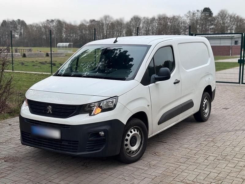 Gebraucht Peugeot Partner 131 PS (96 kW) 2019 Weiß Van / Kleinbus