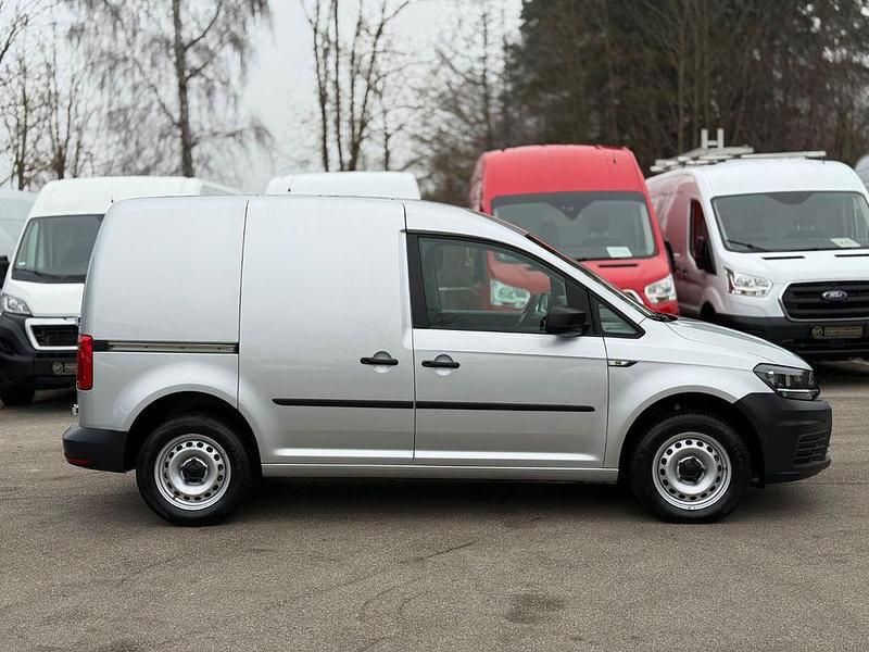 Używany VW Caddy 102 KM (75 kW) 2020 Srebrny Minivan