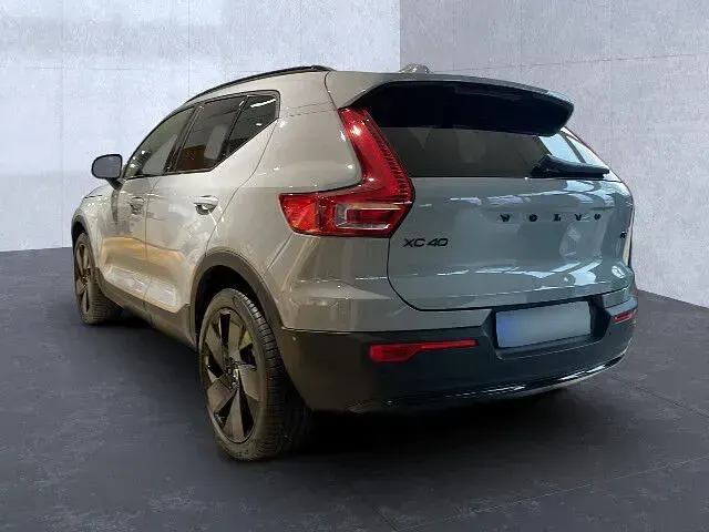 Gebraucht Volvo XC40 Plus 163 PS (119 kW) 2025 Vapour greymetallic SUV