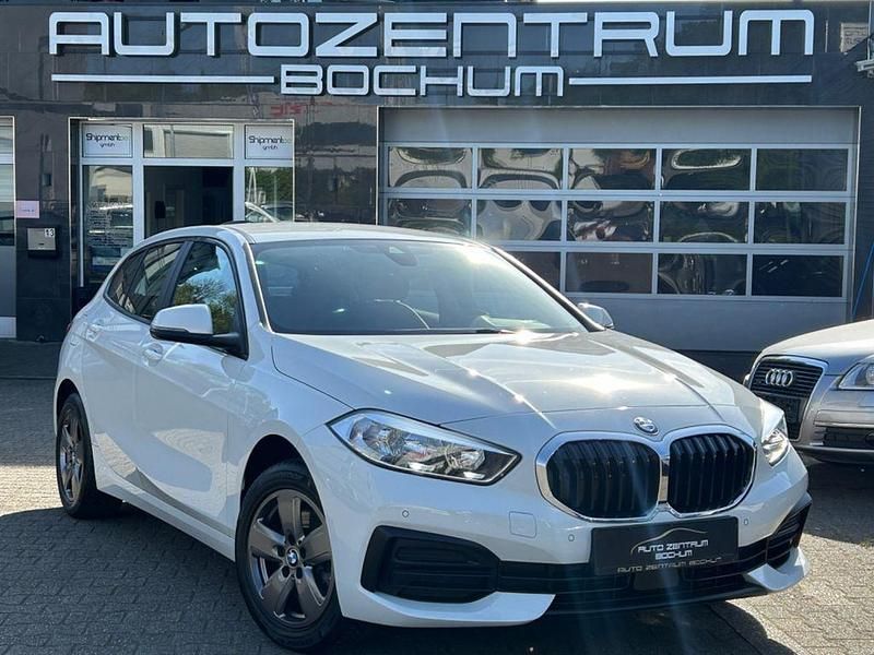 Weiß Gebraucht 2020 BMW 118 Advantage Kleinwagen | 15.971 € (Guter Preis) - Bild 1/4