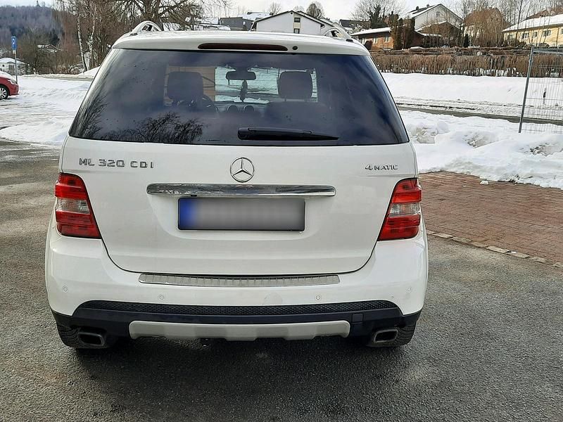 Gebraucht Mercedes ML320 224 PS (164 kW) 2008 Weiß SUV
