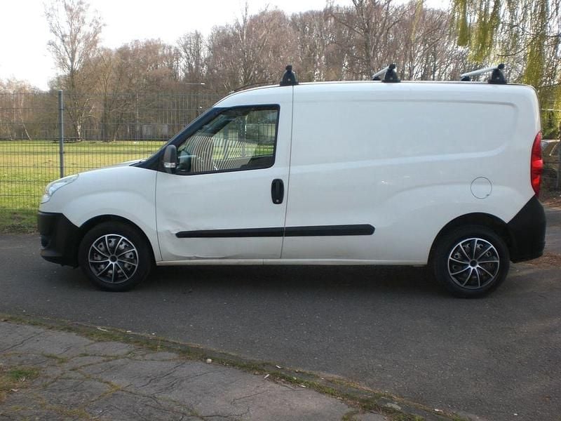 Gebraucht Fiat Doblò Basis 120 PS (88 kW) 2011 Weiß Van / Kleinbus