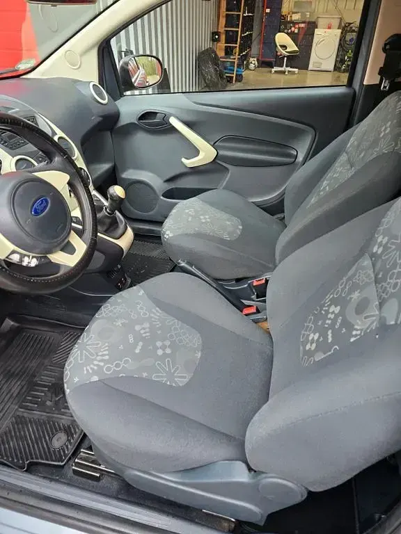 Gebraucht Ford Ka Cool & Sound Edition 69 PS (50 kW) 2015 Silber Kleinwagen