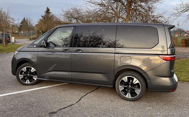 Gebraucht VW Multivan Energetic 218 PS (160 kW) 2023 Grau Van