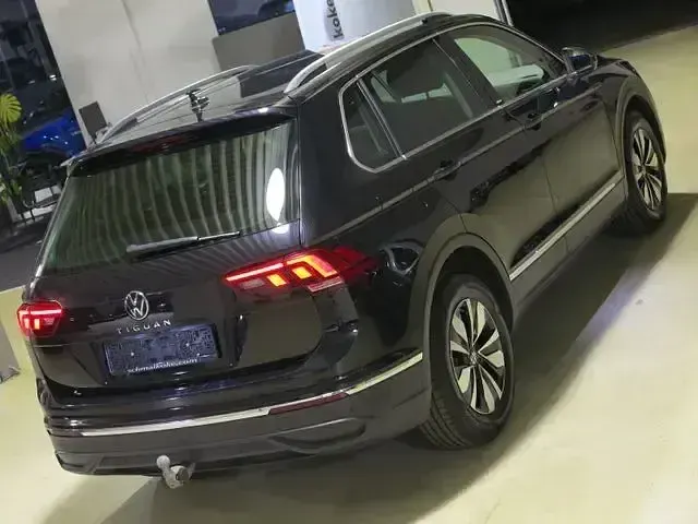 Gebraucht VW Tiguan Move 150 PS (110 kW) 2023 Schwarz SUV