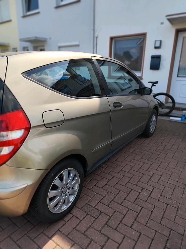 Gebraucht Mercedes A150 95 PS (69 kW) 2007 Gold Kleinwagen