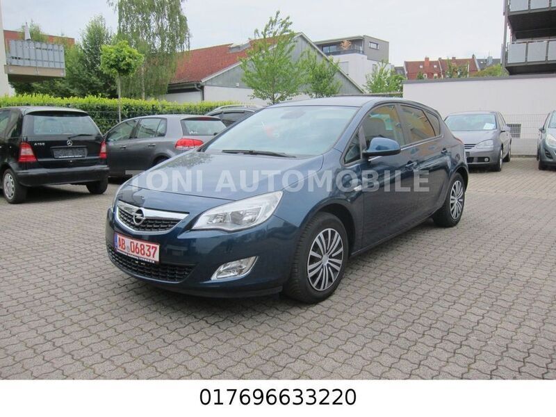 Blau Gebraucht 2011 Opel Astra Design Edition Limousine | 5.500 € (Fairer Preis) - Bild 1/4