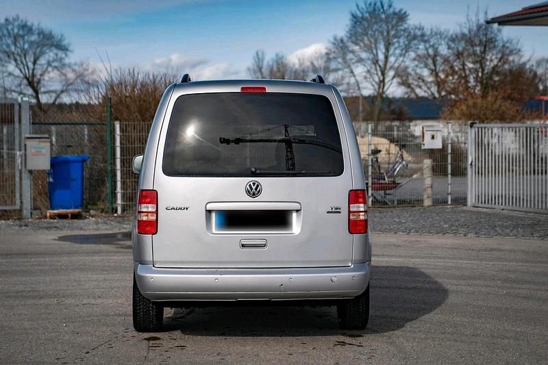Gebraucht VW Caddy Maxi 105 PS (77 kW) 2014 Silber Van / Kleinbus