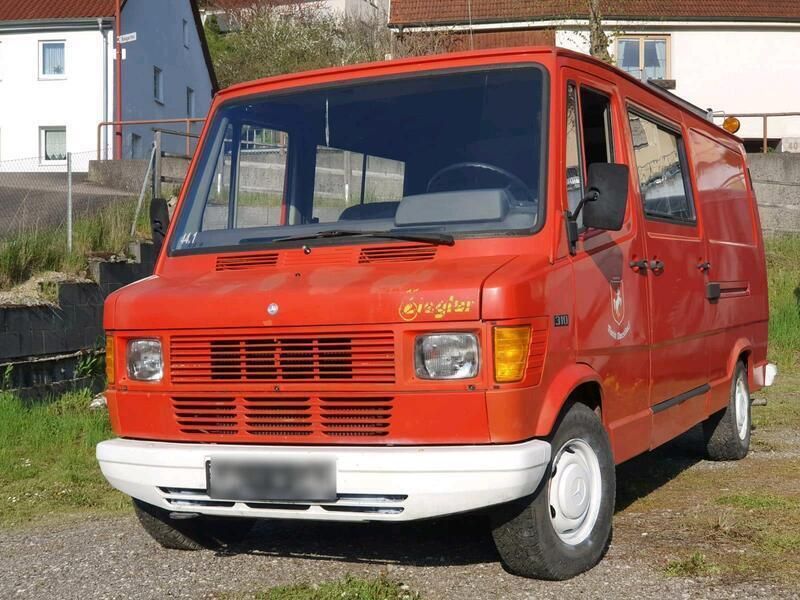 Rot Gebraucht 1984 Mercedes T1 Van | 5.700 € - Bild 1/4