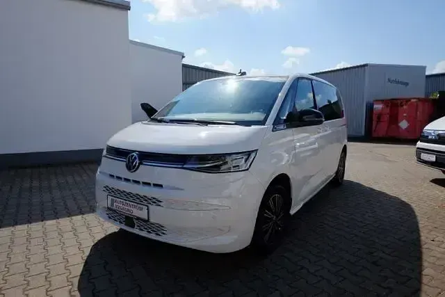 Second-hand VW Multivan Life 110 CP (80 kW) 2024 Alb Monovolum