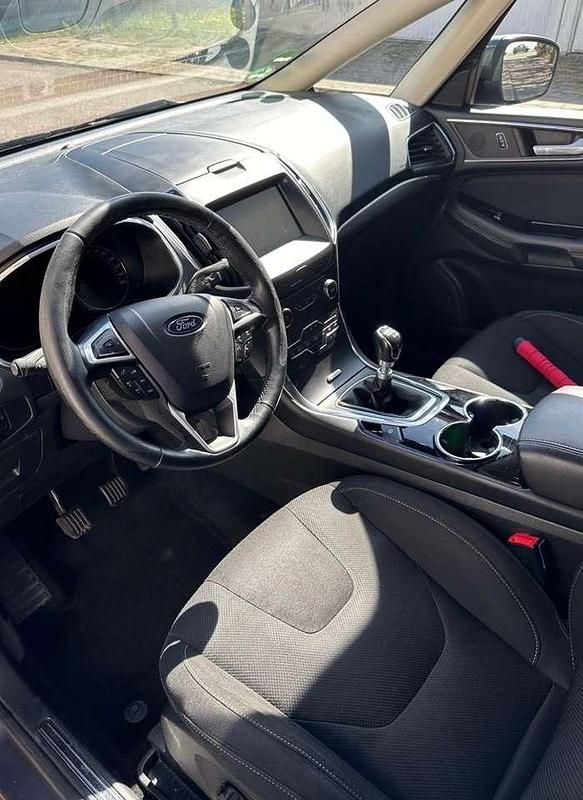 Gebraucht Ford S-MAX Titanium 179 PS (131 kW) 2015 Silber Van / Kleinbus