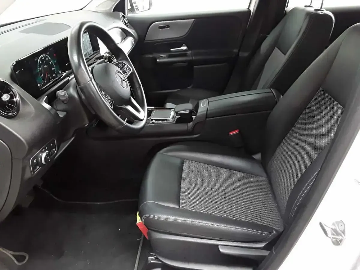 Gebraucht Mercedes GLB200 150 PS (110 kW) 2022 Polarweiß SUV