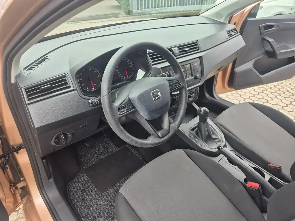 Gebraucht Seat Ibiza Reference 75 PS (55 kW) 2018 "mystic" magenta Kleinwagen