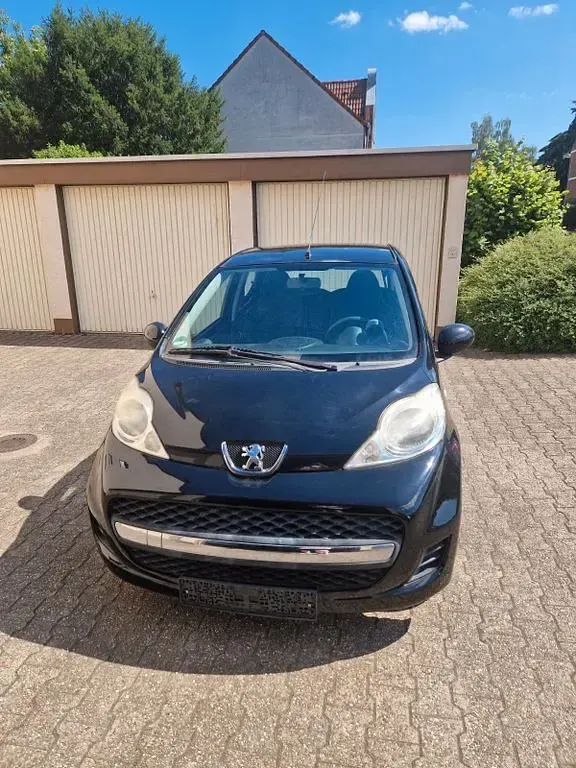 Gebraucht Peugeot 107 68 PS (50 kW) 2011 Schwarz Kleinwagen