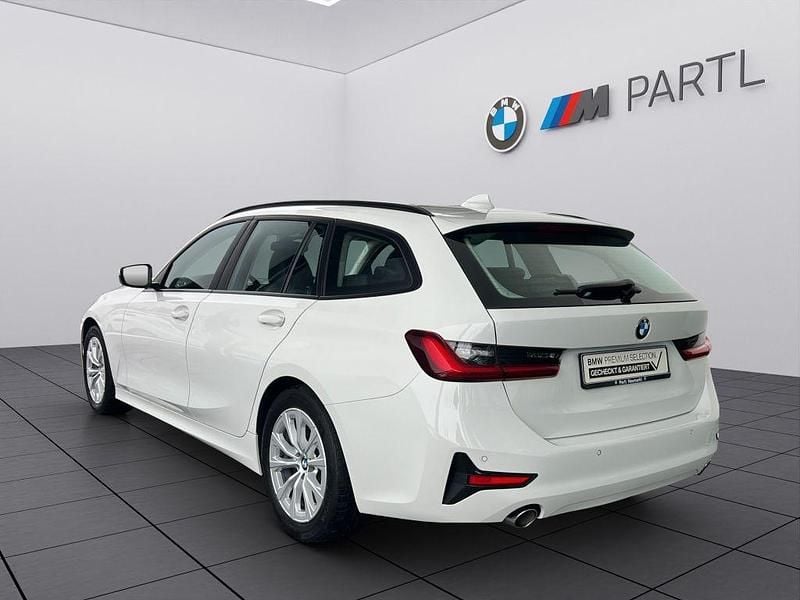Gebraucht BMW 318 Advantage 150 PS (110 kW) 2022 Alpinweiß uni Kombi
