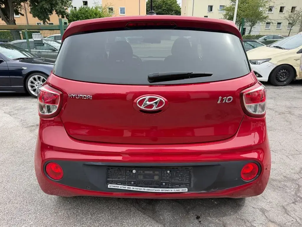Gebraucht Hyundai i10 Trend 87 PS (63 kW) 2017 Rot Kleinwagen