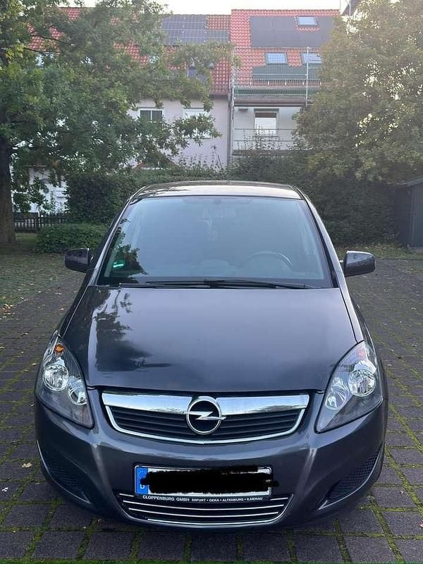 Grau Gebraucht 2010 Opel Zafira Edition Van / Kleinbus | 2.200 € (Guter Preis) - Bild 1/4
