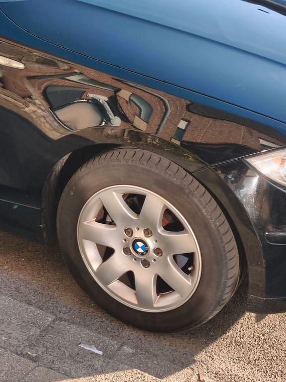 Gebraucht BMW 116 122 PS (89 kW) 2009 Schwarz Kleinwagen