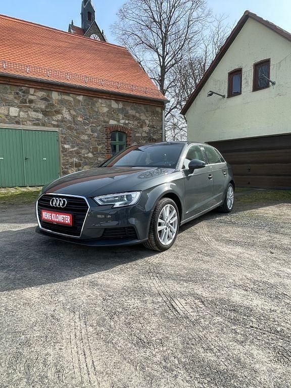 Gebraucht Audi A3 116 PS (85 kW) 2019 Grau Limousine