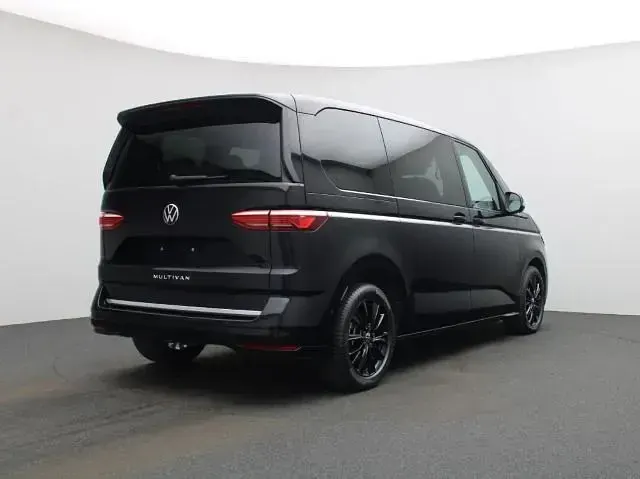 Second-hand VW Multivan Style 150 CP (110 kW) 2025 Negru Monovolum