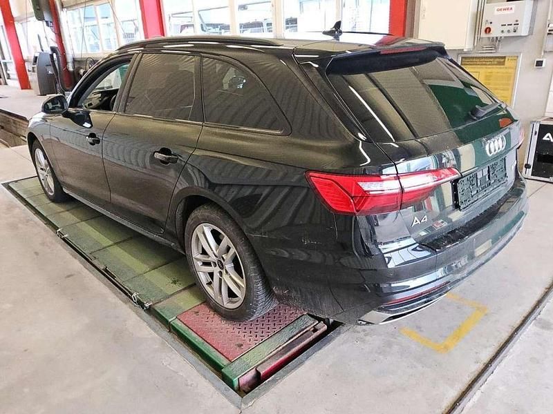 Gebraucht Audi A4 Advanced Plus 204 PS (150 kW) 2022 Mythosschwarz metallic Kombi