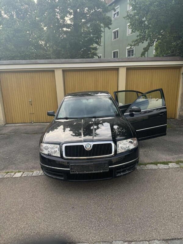 Schwarz Gebraucht 2002 Skoda Superb Limousine | 2.499 € - Bild 1/4