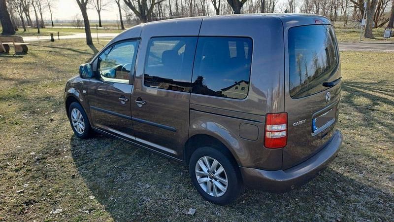 Gebraucht VW Caddy Comfortline 102 PS (75 kW) 2010 Braun Van / Kleinbus