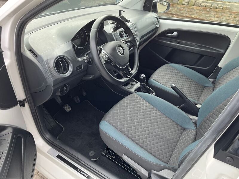 Usado VW up! IQ Drive 75 HP (55 kW) 2019 Branco Citadino