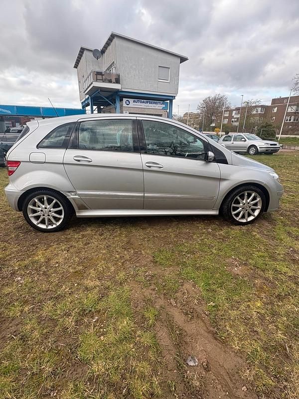 Gebraucht Mercedes B200 148 PS (108 kW) 2007 Silber Van / Kleinbus