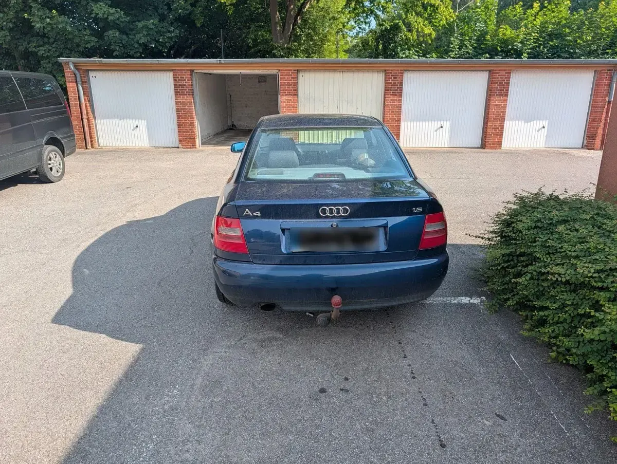 Gebraucht Audi A4 125 PS (91 kW) 1999 Blau Limousine