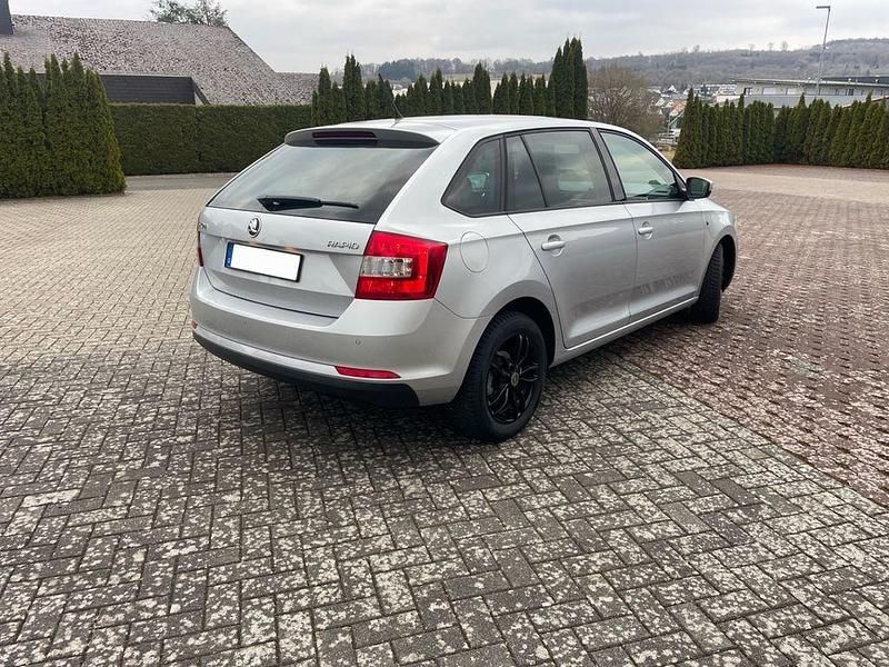 Gebraucht Skoda Rapid Elegance 105 PS (77 kW) 2013 Grau Limousine