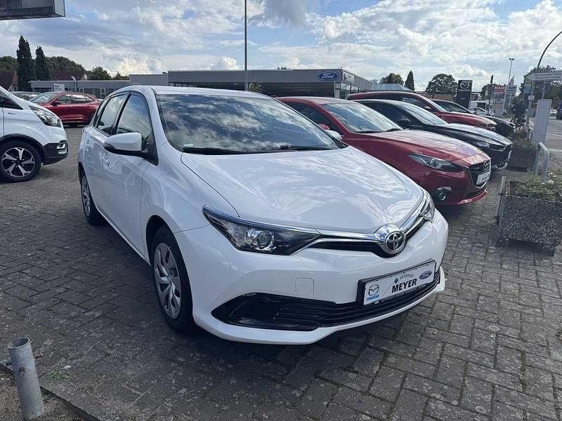 Super white 2 Gebraucht 2016 Toyota Auris Cool Limousine | 8.990 € (Fairer Preis) - Bild 1/2