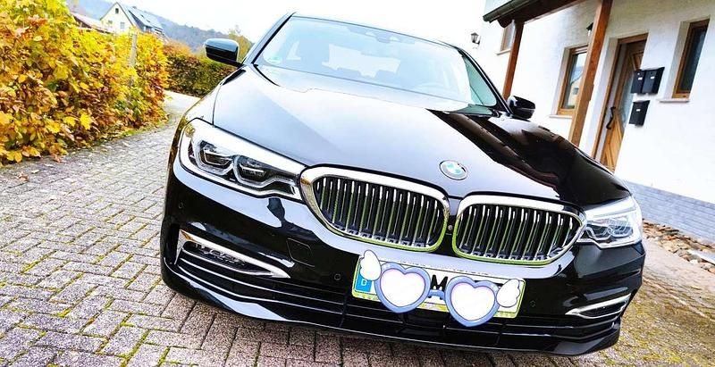 Schwarz Gebraucht 2018 BMW 520 Luxury Line Limousine | 28.900 € (Fairer Preis) - Bild 1/4