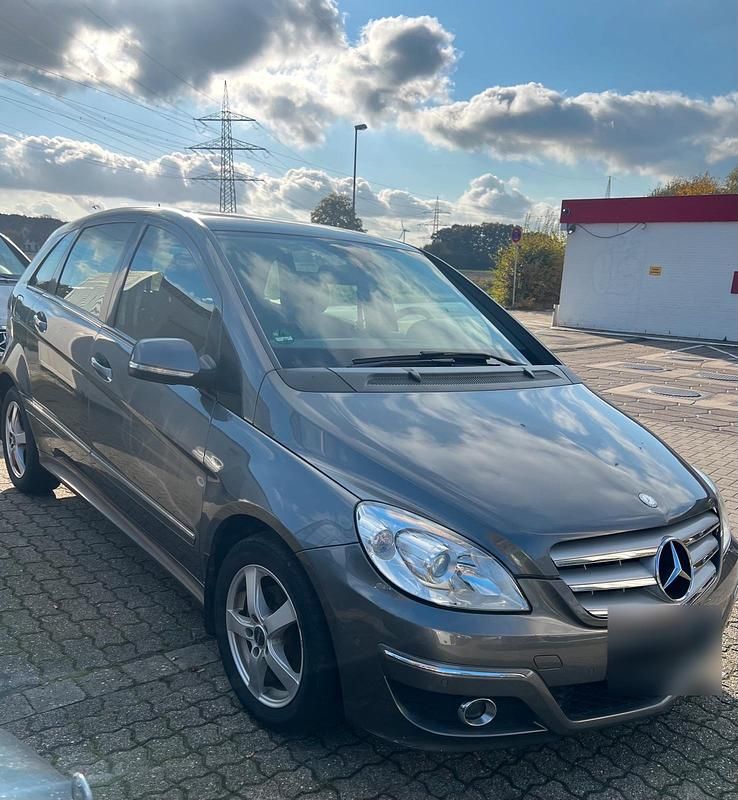 Braun Gebraucht 2008 Mercedes B180 Van / Kleinbus | 3.250 € (Superpreis) - Bild 1/4