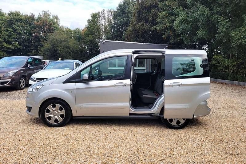 Gebraucht Ford Tourneo Trend 95 PS (69 kW) 2016 Grau Kombi