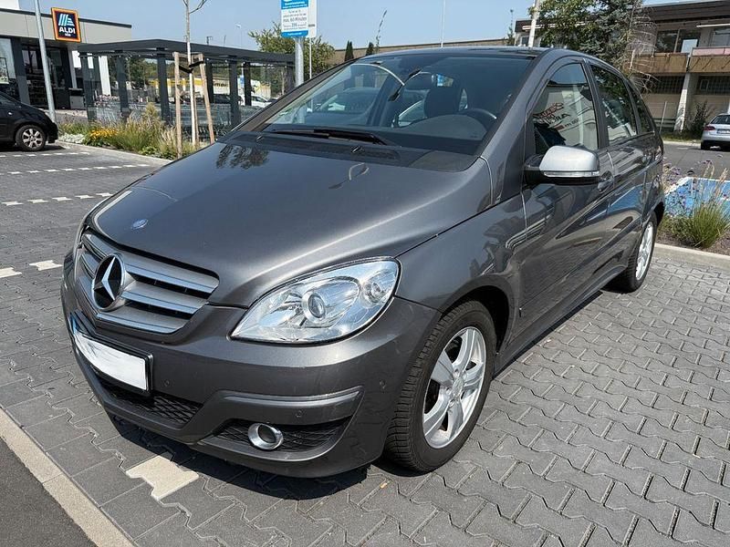 Grau Gebraucht 2009 Mercedes B200 Van / Kleinbus | 7.290 € (Fairer Preis) - Bild 1/4