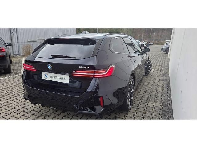 Gebraucht BMW 520 M Sport 190 PS (139 kW) 2025 Schwarz Kombi