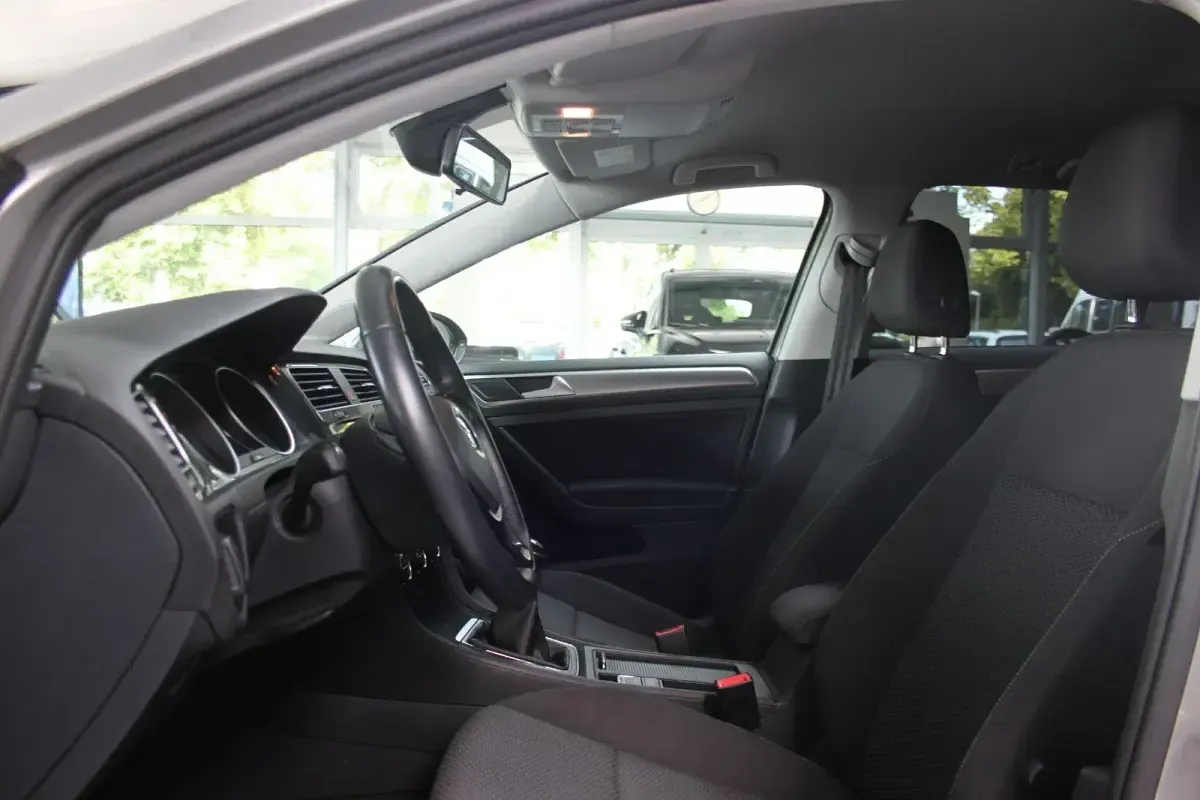 Gebraucht VW Golf VII 116 PS (85 kW) 2018 Silber Kombi