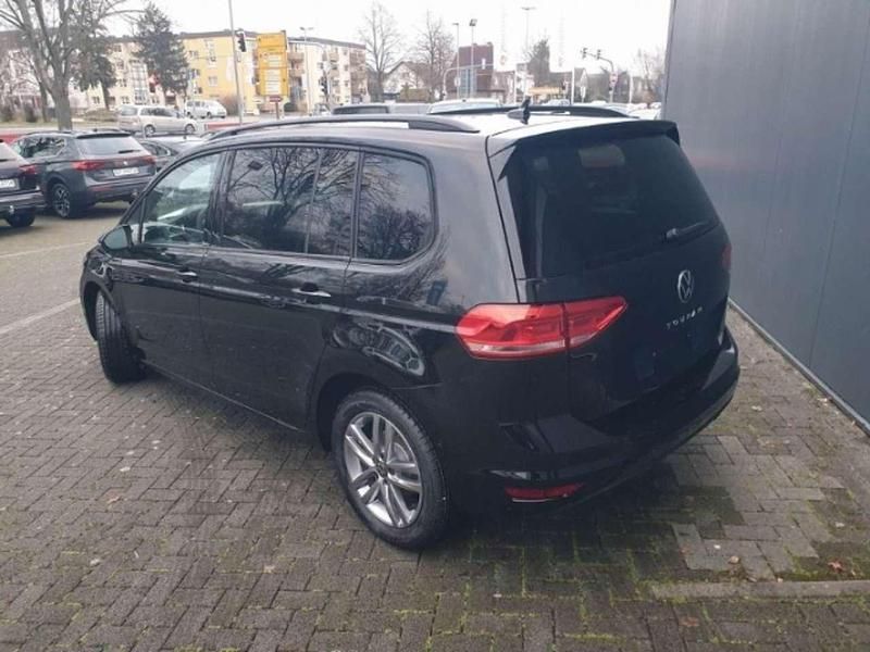 Neu VW Touran 150 PS (110 kW) 2025 Schwarz Van / Kleinbus