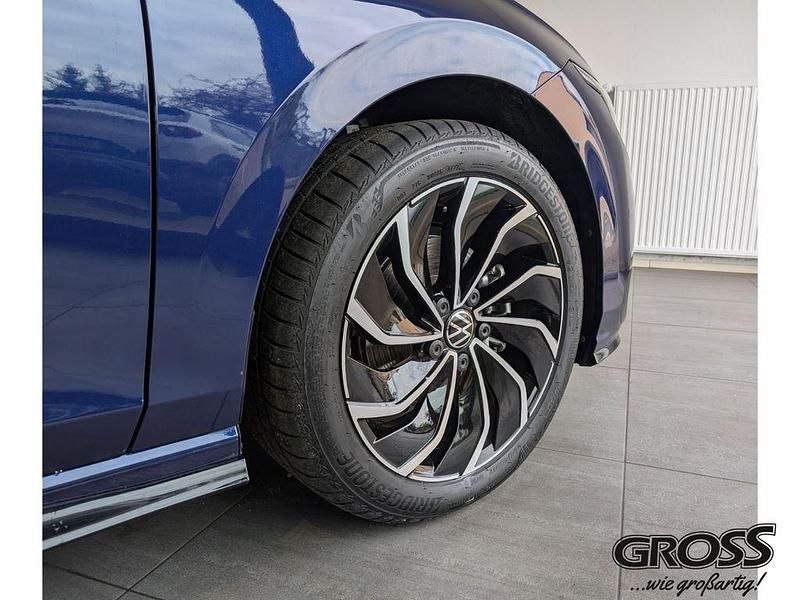 Gebraucht VW Golf VIII R-line 150 PS (110 kW) 2024 Blau Kombi