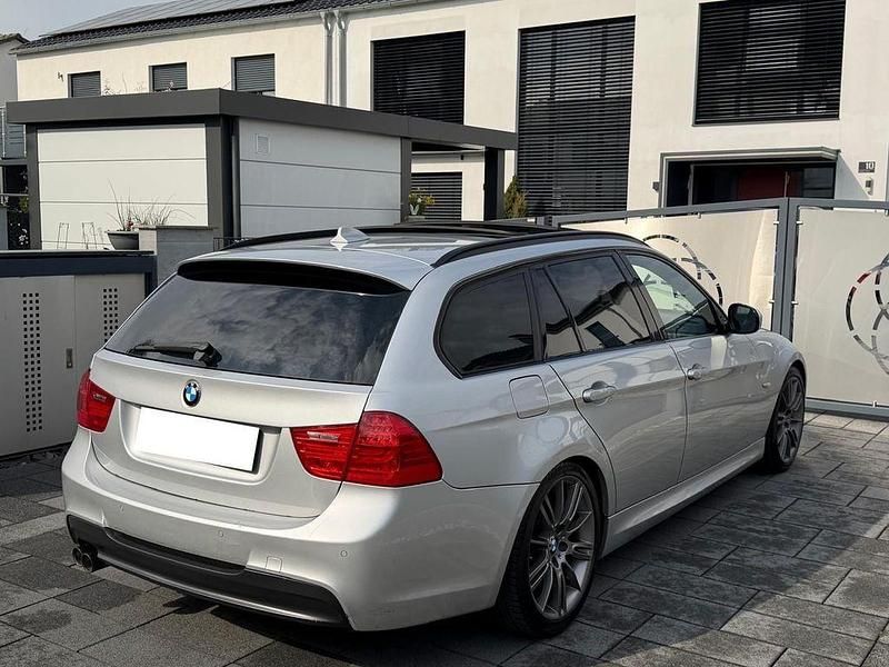 Gebraucht BMW 330 Exclusive 245 PS (180 kW) 2011 Grau Kombi
