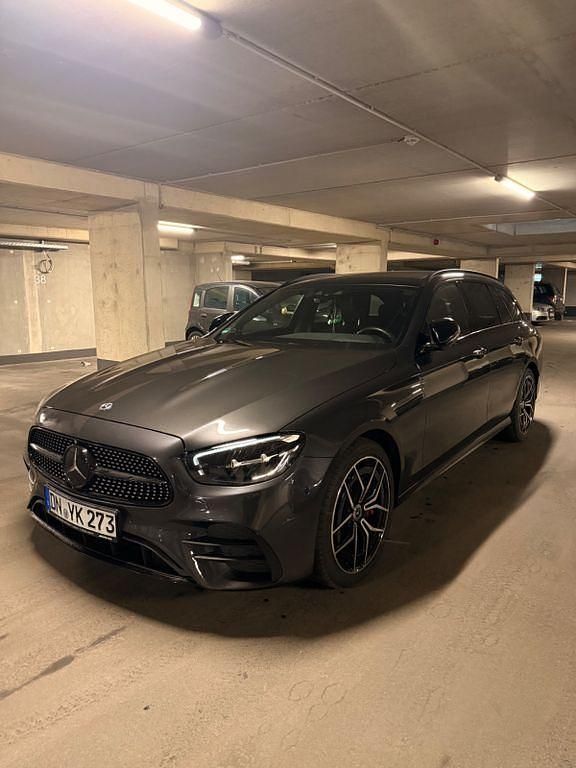 Schwarz Gebraucht 2023 Mercedes E400 Kombi | 51.000 € (Etwas zu teuer) - Bild 1/4