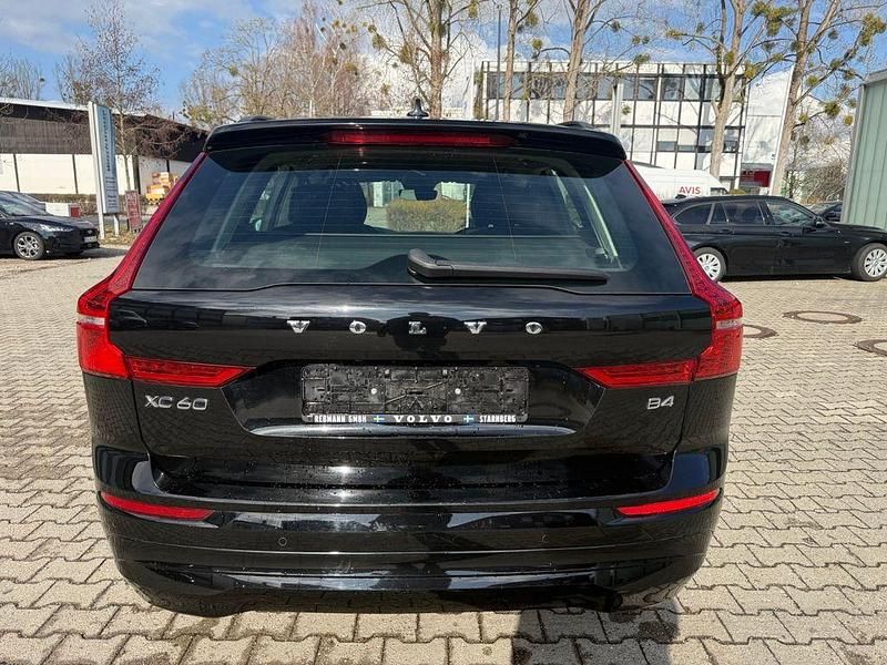 Gebraucht Volvo XC60 Momentum 197 PS (144 kW) 2022 Schwarz SUV