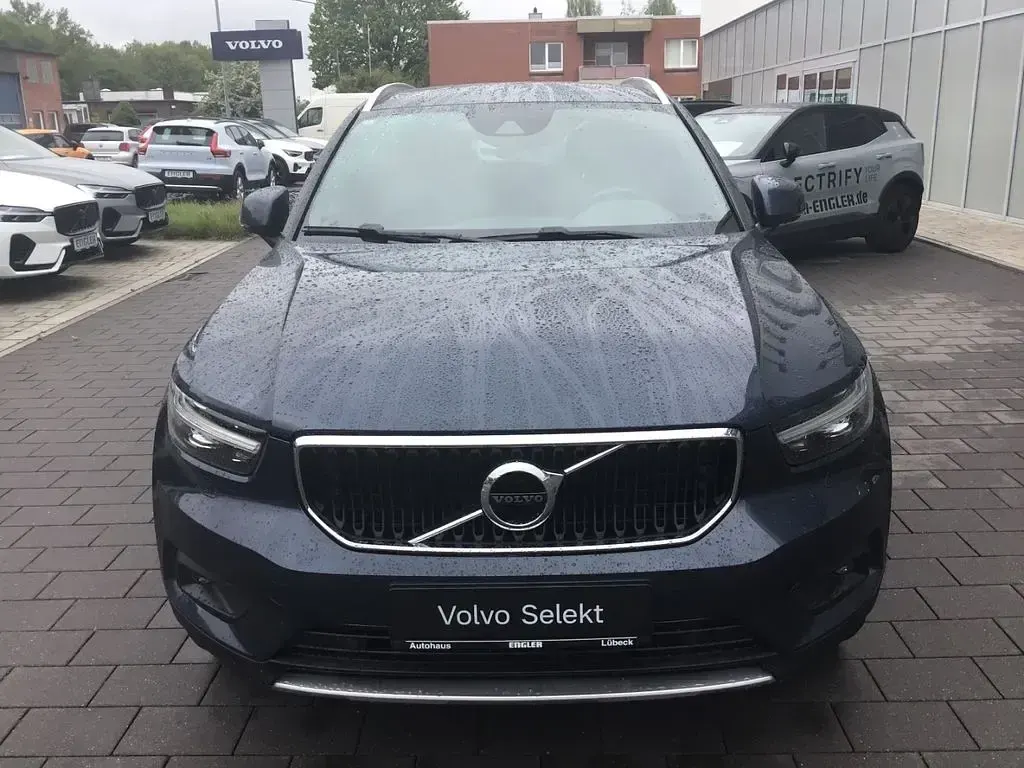 Gebraucht Volvo XC40 Momentum 129 PS (94 kW) 2021 Blau SUV