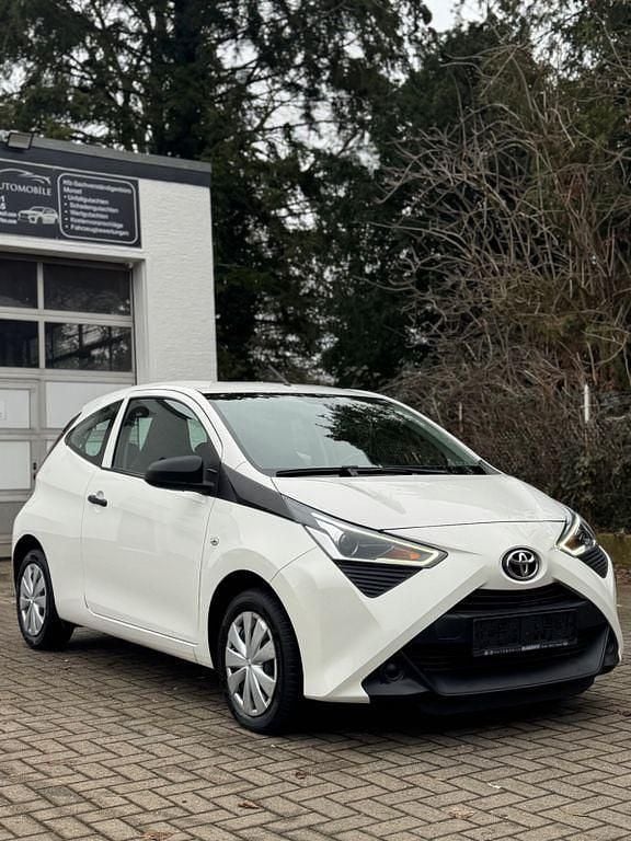 Gebraucht Toyota Aygo 72 PS (52 kW) 2018 Weiß Kleinwagen